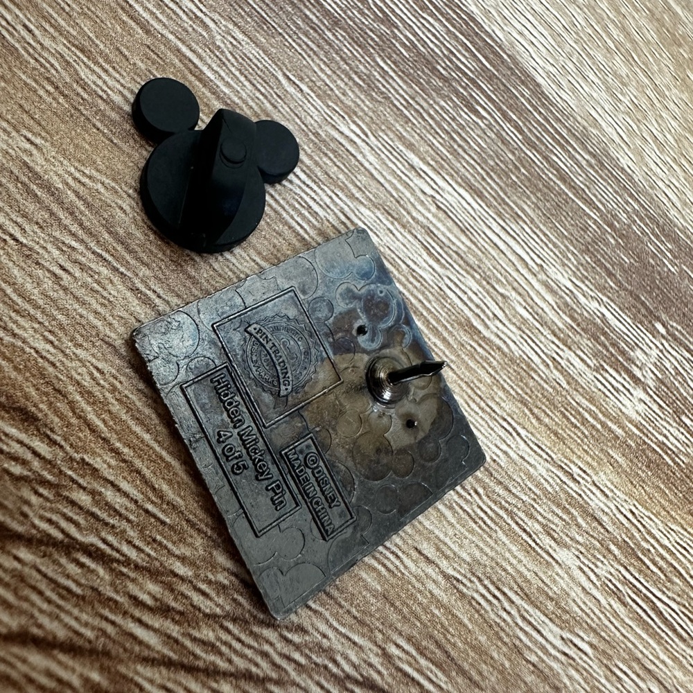 Disney Pin Lucky Rabbit - Picture 5 of 6